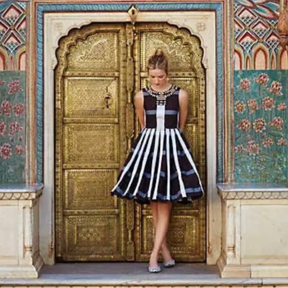 Anthropologie Dresses & Skirts - Maeve l Anthropologie Pleated Plaid Dress Bead Neck Size 8 / Medium *134
